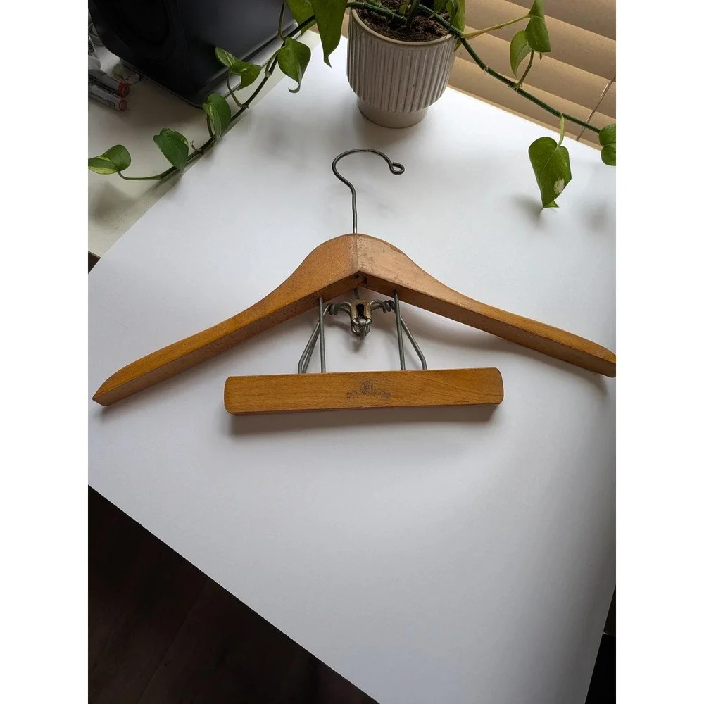 VINTAGE‎ Made In USA Harmony House Wooden Suit Hanger Dark Academia VTG